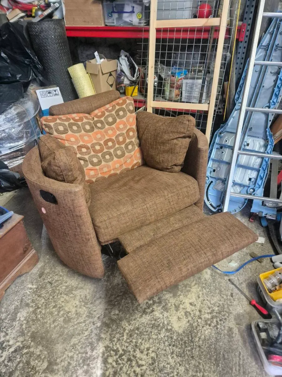 Fama moon chairs - Image 2