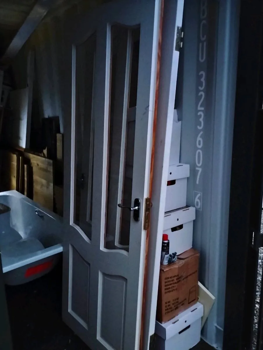 Free 4X White doors 2X Glass doors - Image 1