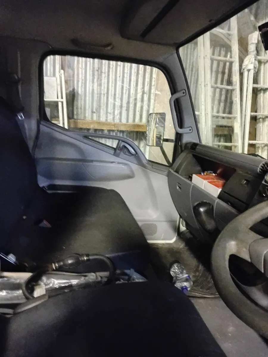 Mitsubishi Canter 2008 - Image 1