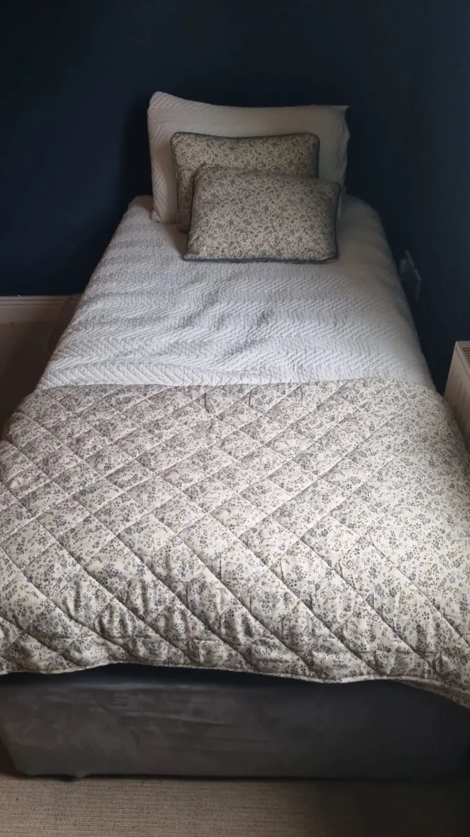 Single bed and bedding (x2) - Image 2