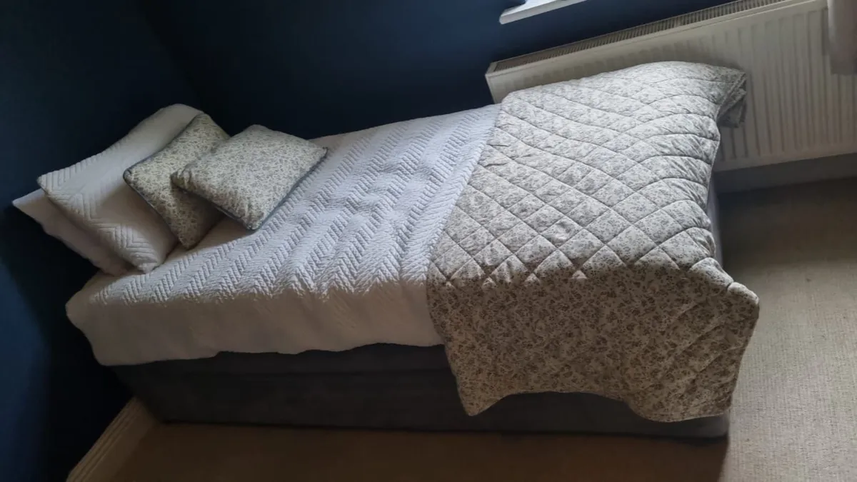 Single bed and bedding (x2) - Image 3