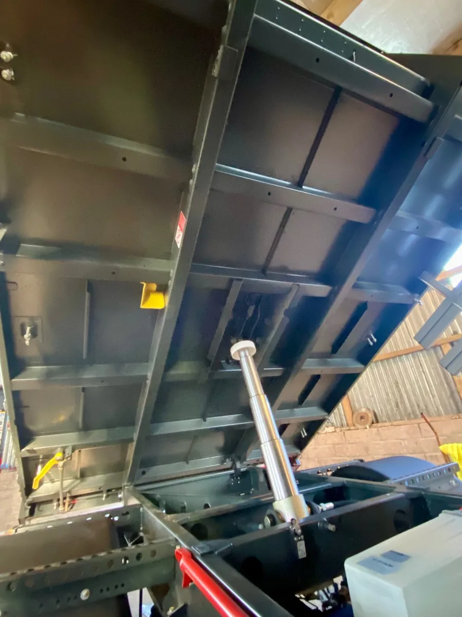 Tipping body/Tool pod set - Image 3