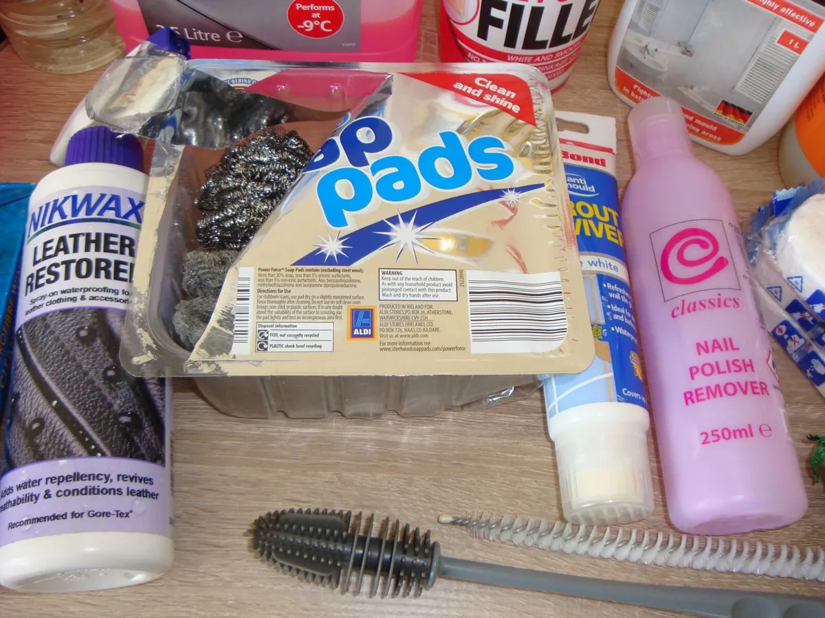 Cleaning products and other items bundle - Image 4