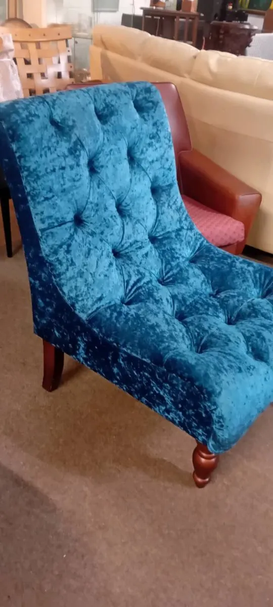 Blue Velvet Button Back Bedroom Chair - Image 1