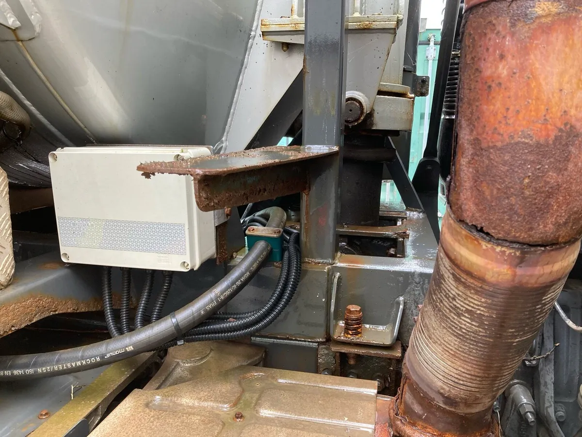 Tipping combi sludge tank - Image 4