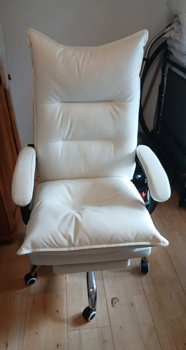 Office chair - Image 1