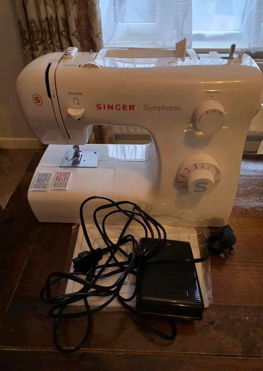 Sewing machine - Image 1