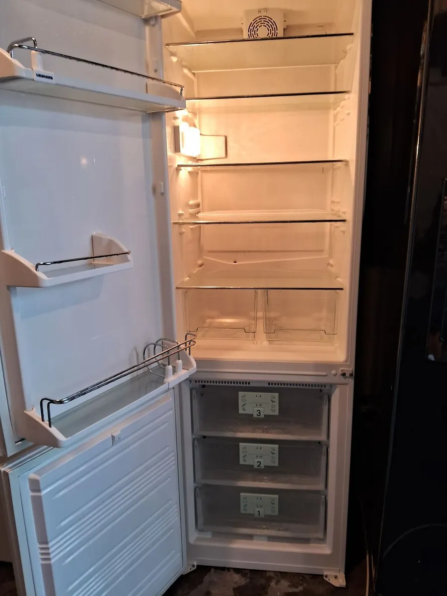 INTEGRETED FRIDGE AND FREEZER - Image 4