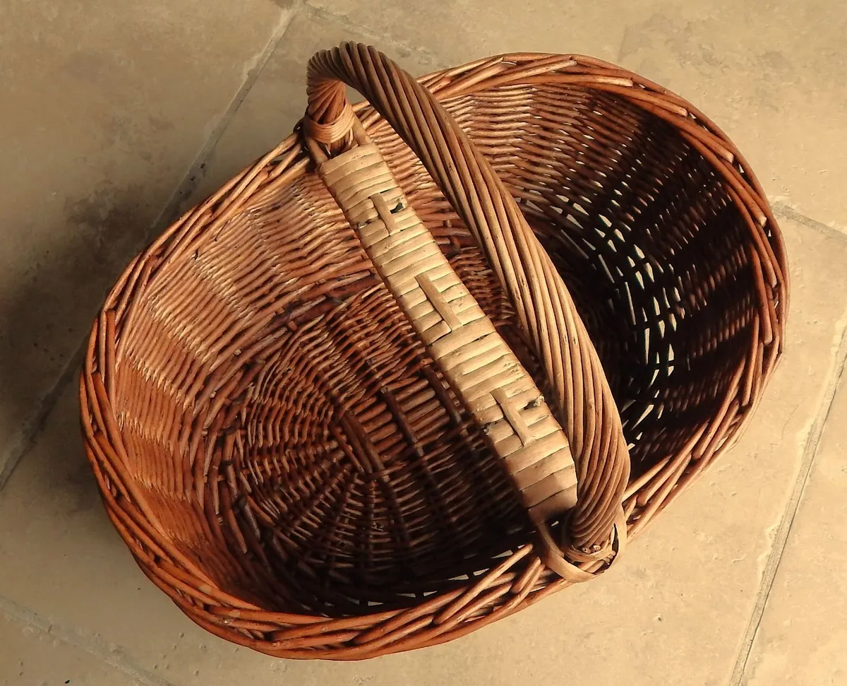 Traditional Wicker Shopping Basket - Image 4