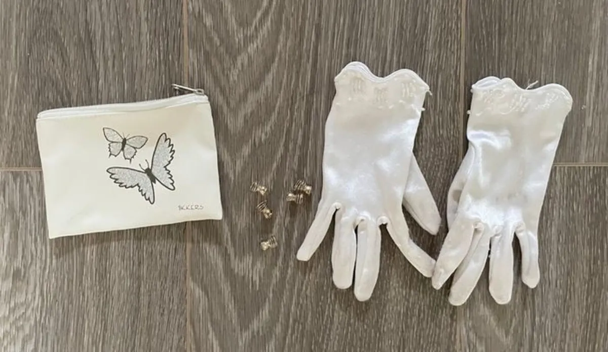 Girls First Holy Communion Bag, Gloves, Hair Studs - Image 3