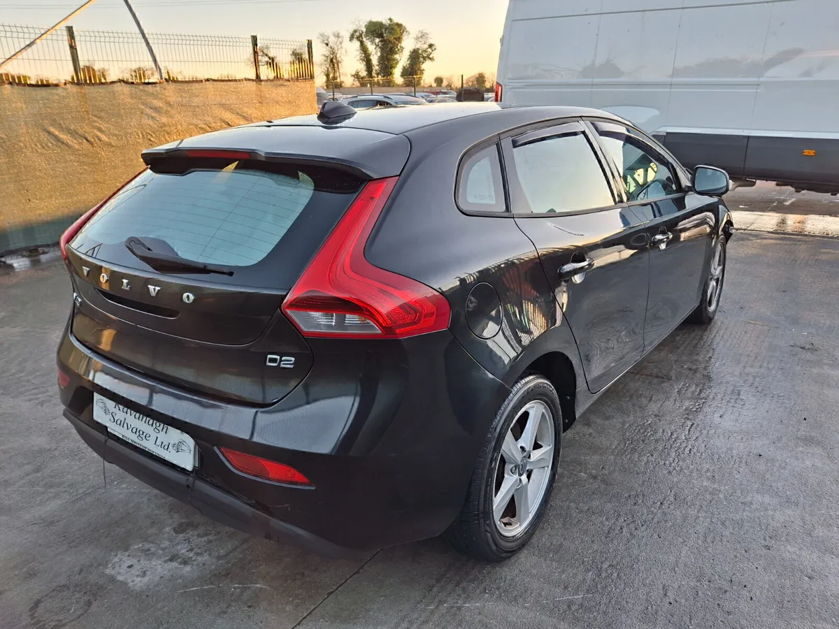 132 Volvo V40 D2 1.6L Diesel - Image 3