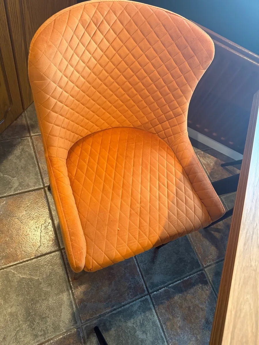 Kitchen table - Image 1