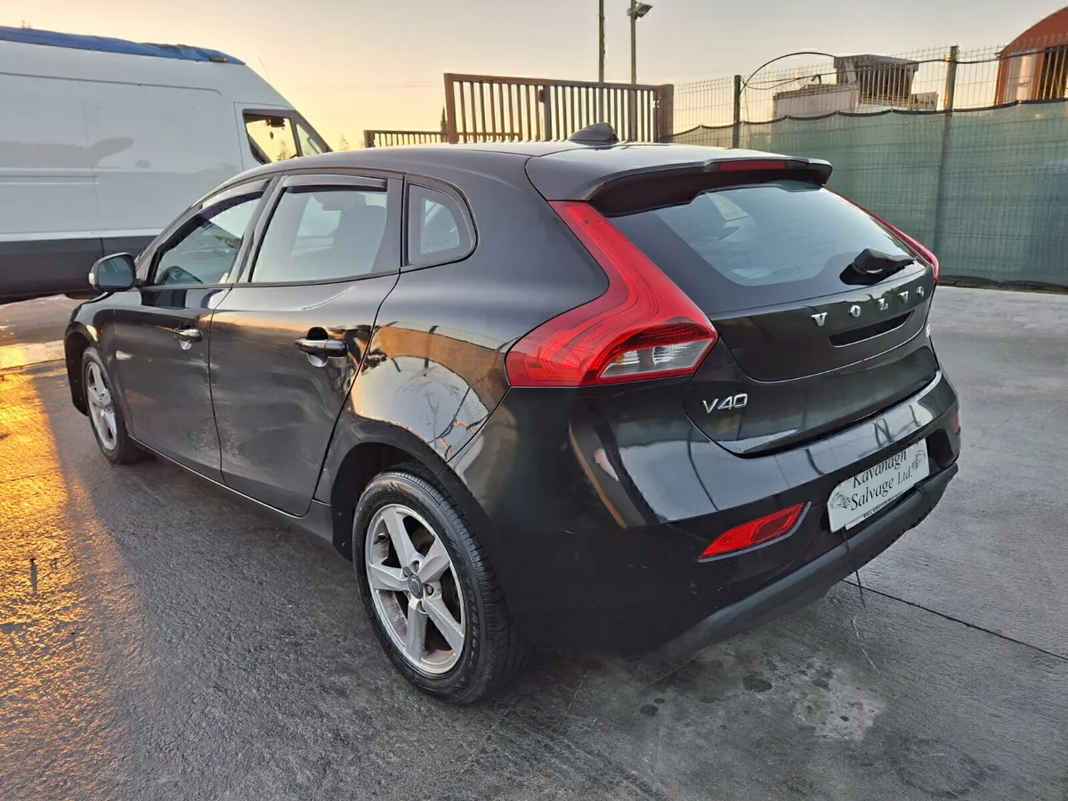 132 Volvo V40 D2 1.6L Diesel - Image 4