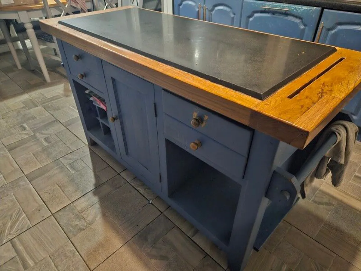 Kitchen Island - Image 4
