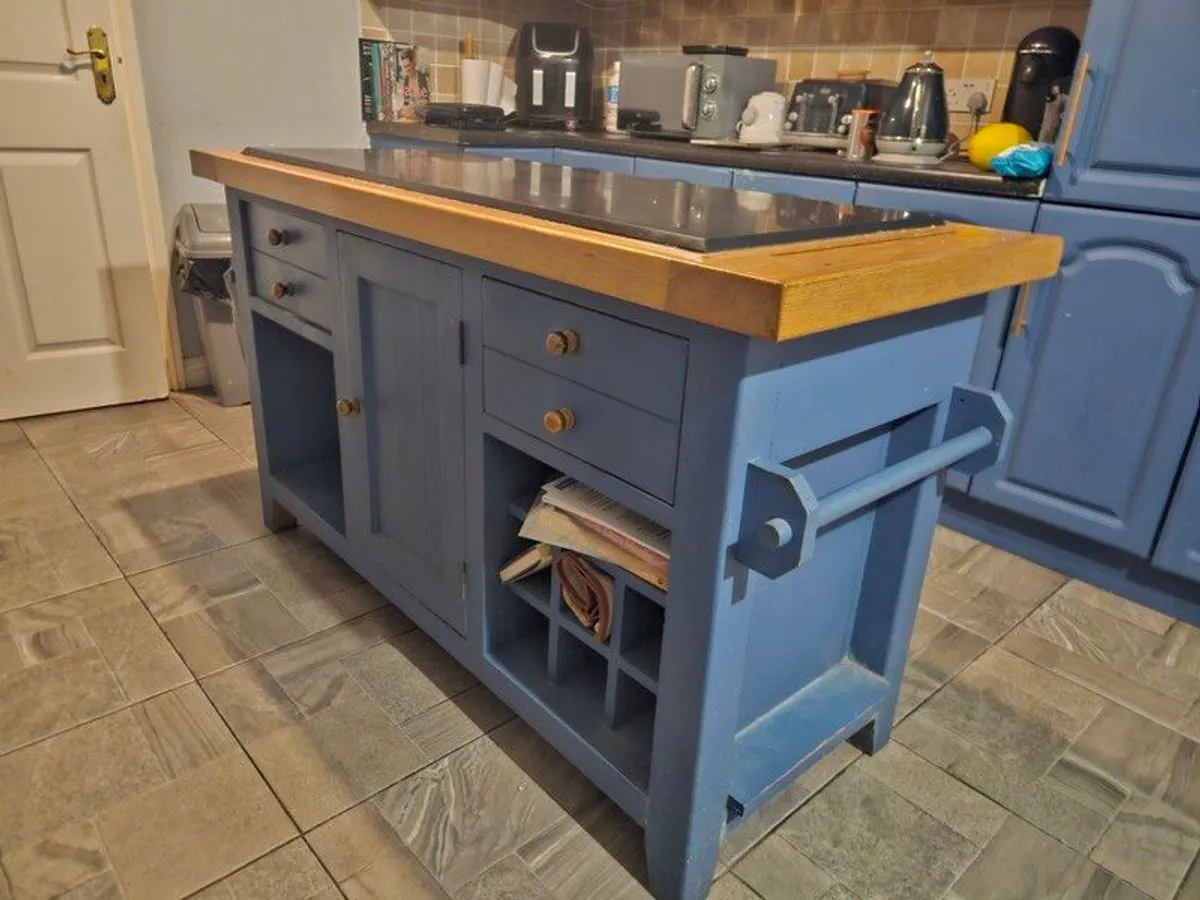 Kitchen Island - Image 1