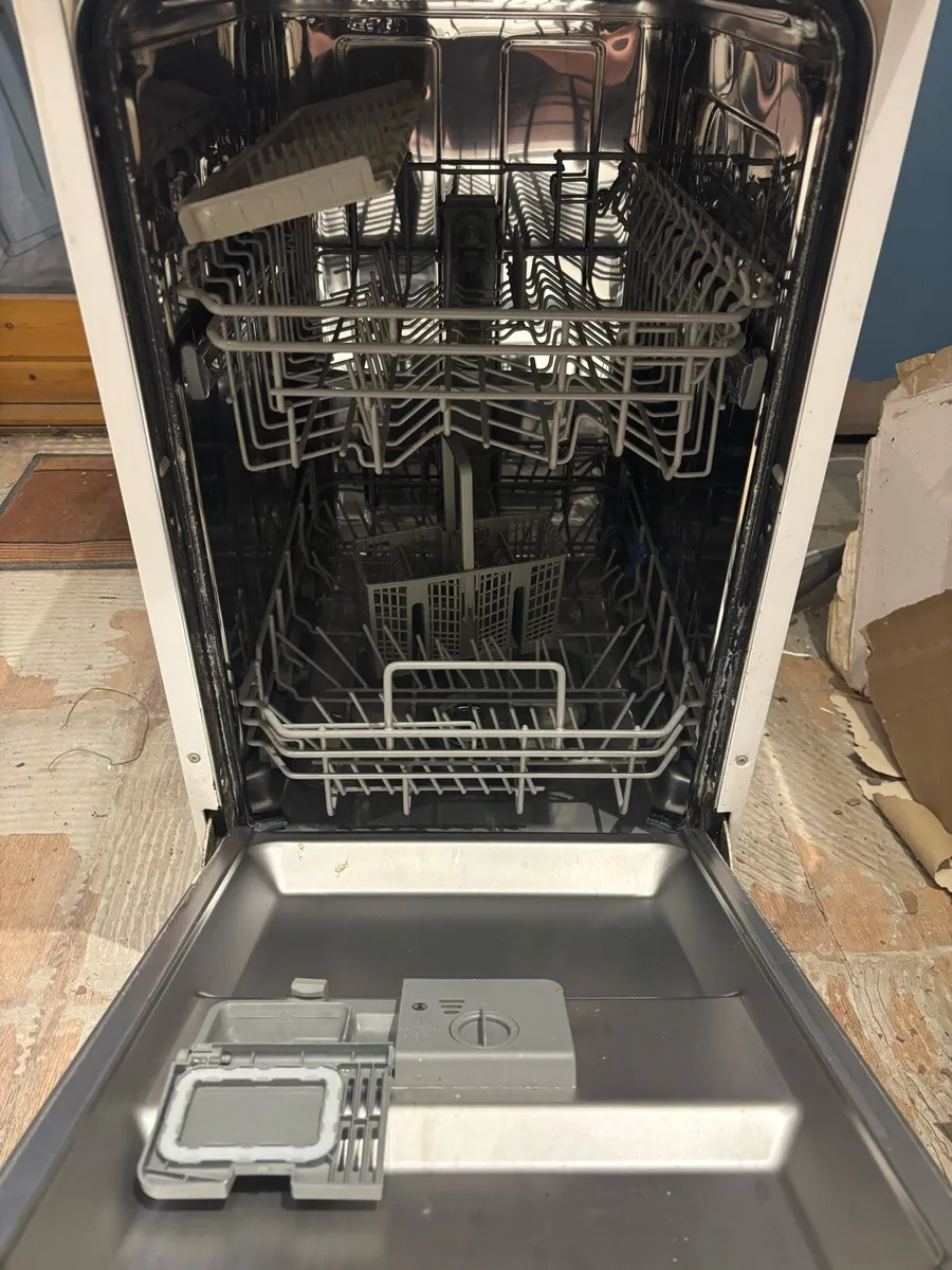 Slimline Dishwasher- only 1 year old - Image 2