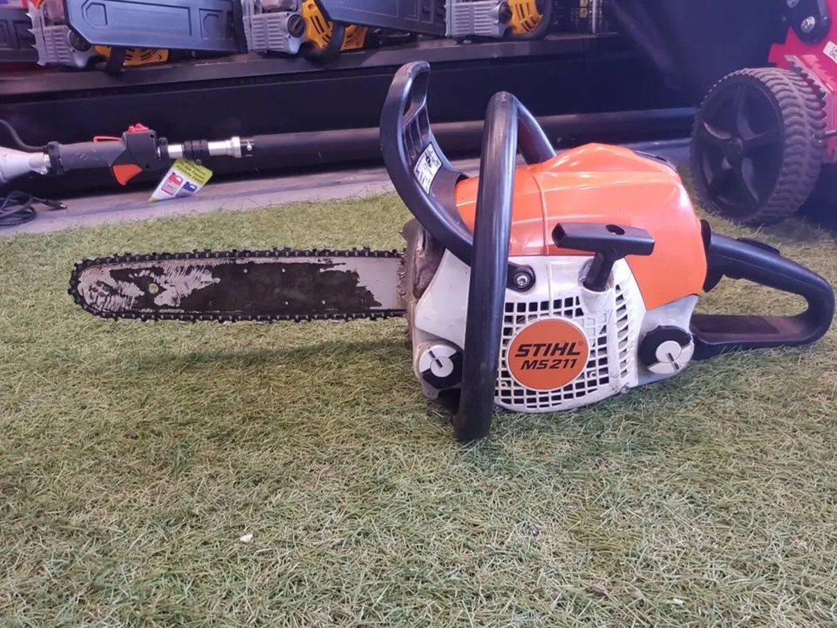 STIHL 211 CHAINSAW - FOR SALE - Image 1
