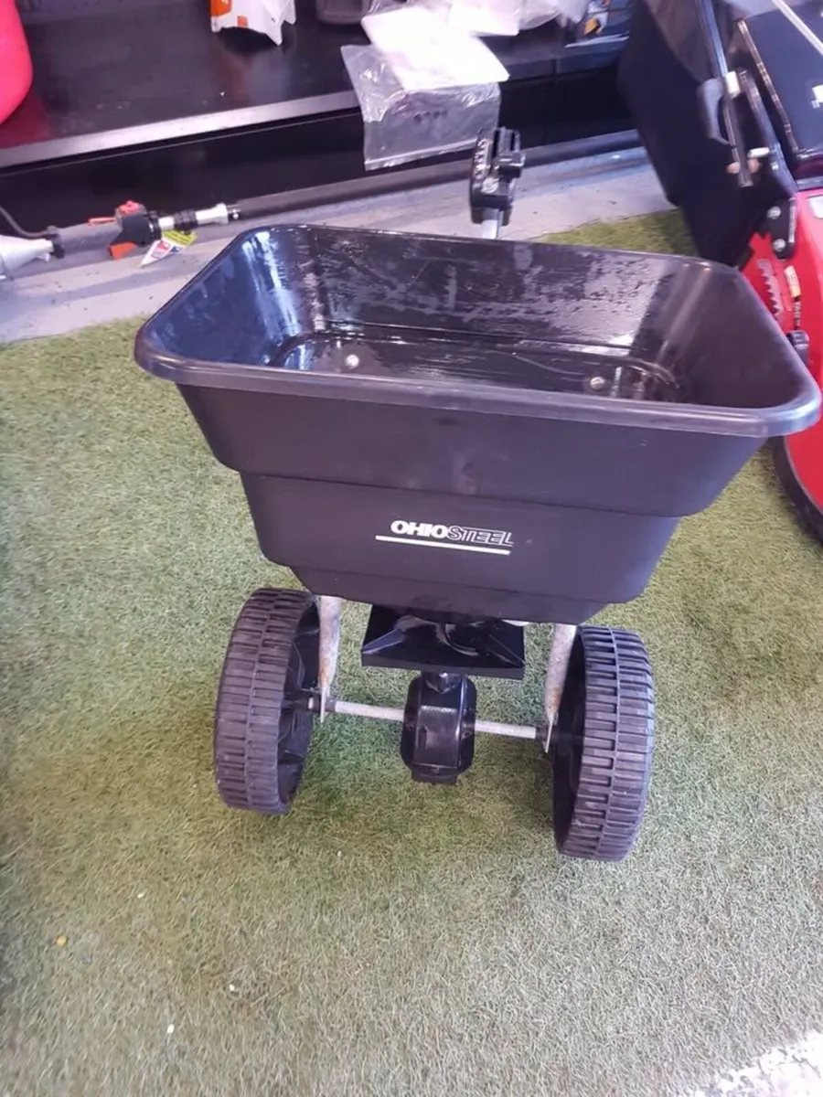 BROADCAST SPREADER 80LB - FOR SALE - Image 1