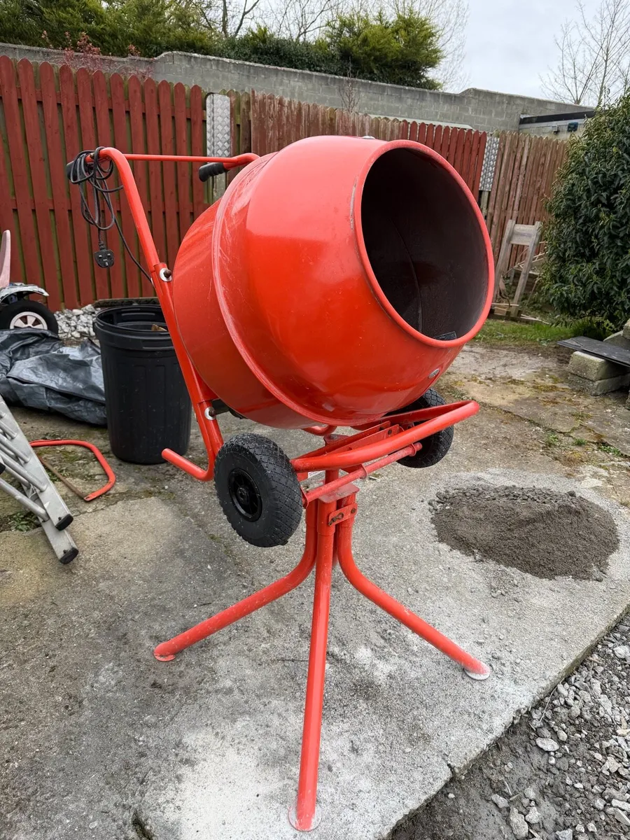 Cement mixer - Image 1