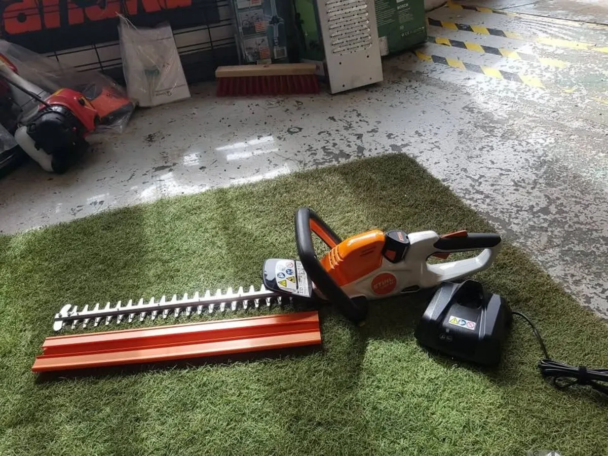 STIHL HSA 40 BATTERY HEDGETRIMMER SET - FOR SALE - Image 1