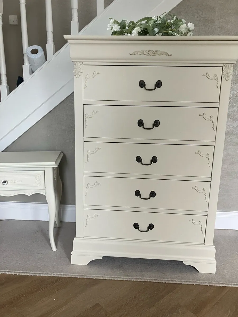 Chest of drawers. - Image 2