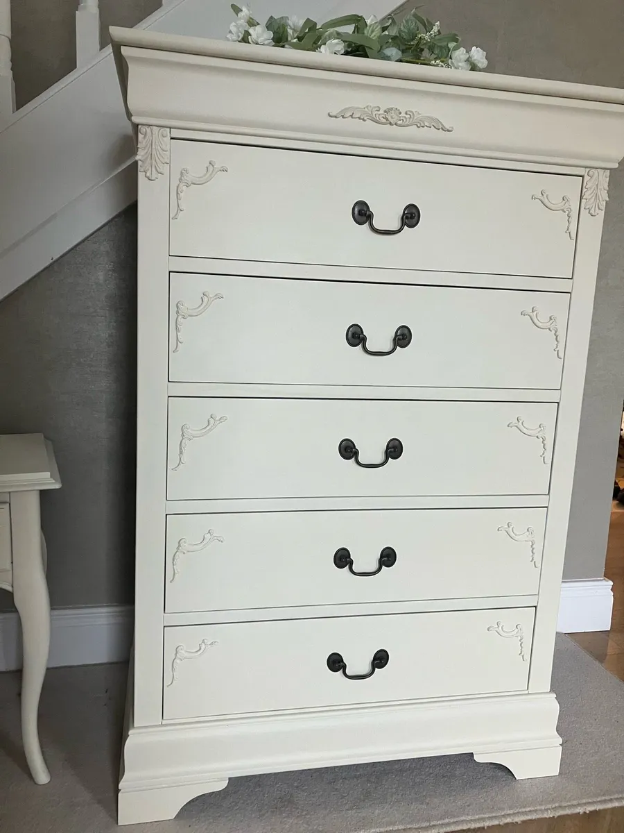 Chest of drawers. - Image 3
