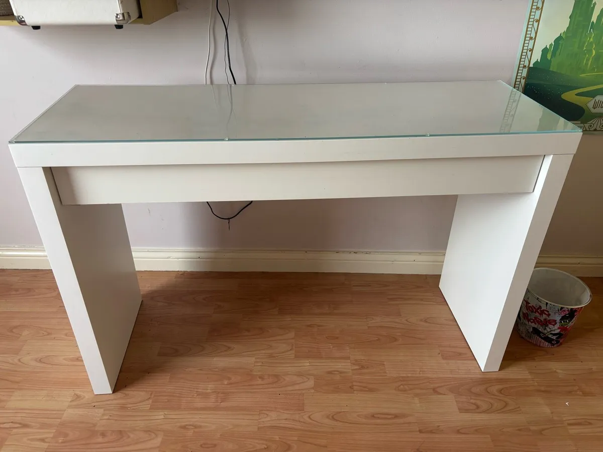 Bedroom furniture - Image 1