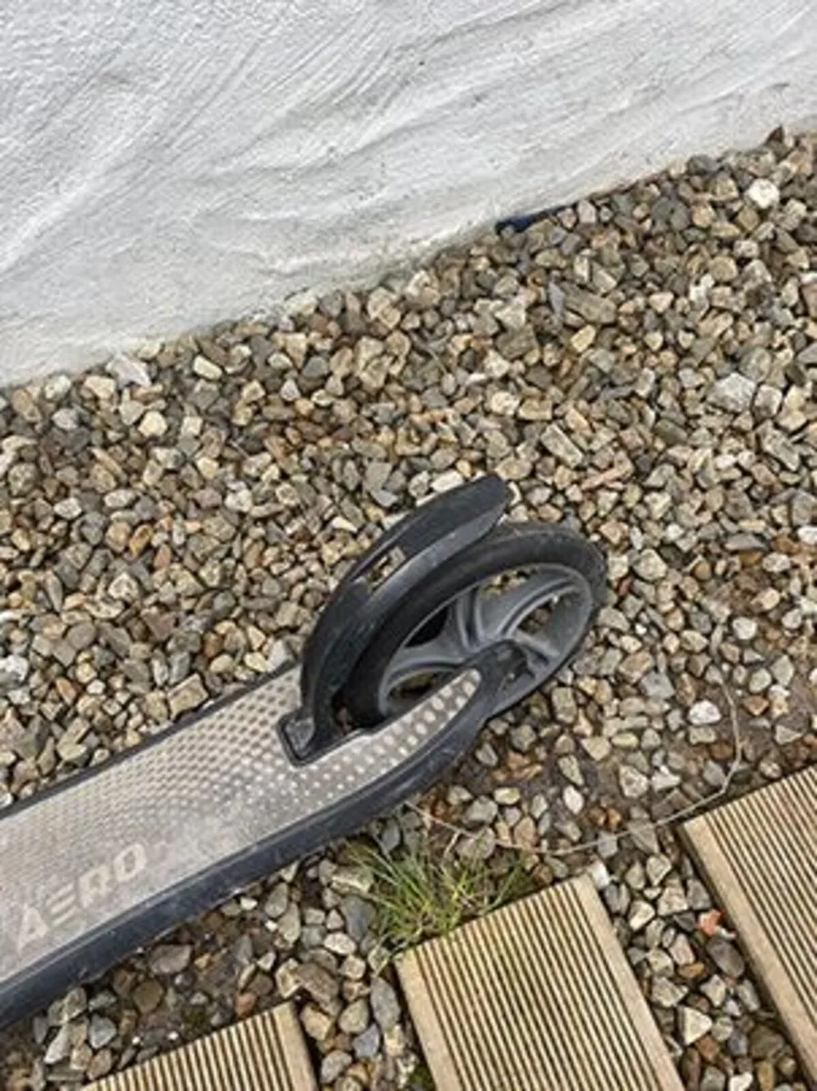Aero C6 Black Scooter - Image 3