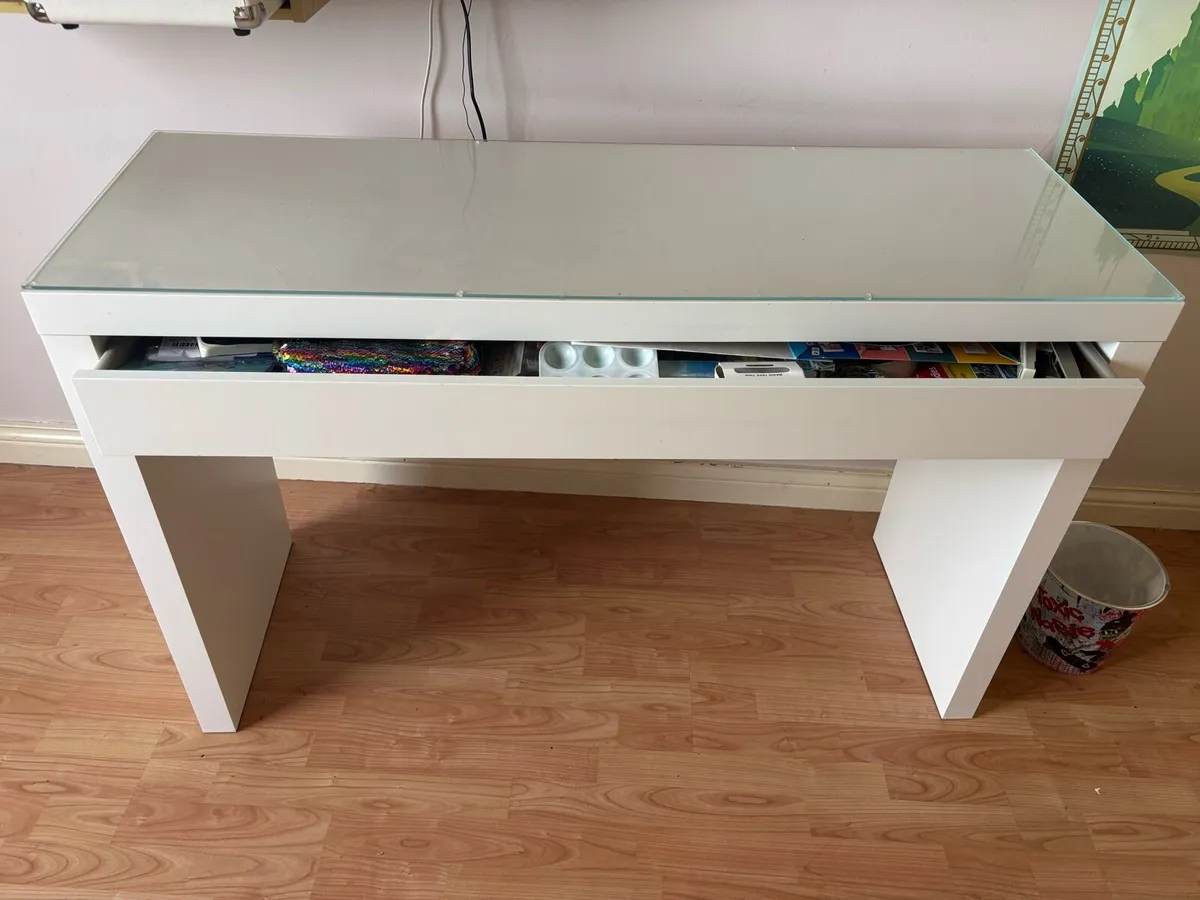 Vanity table - Image 2