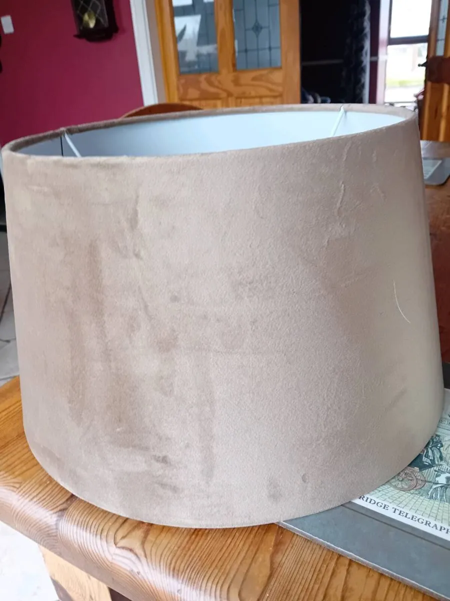 2 lamp shades 1 large brown and 1 small white - Image 2