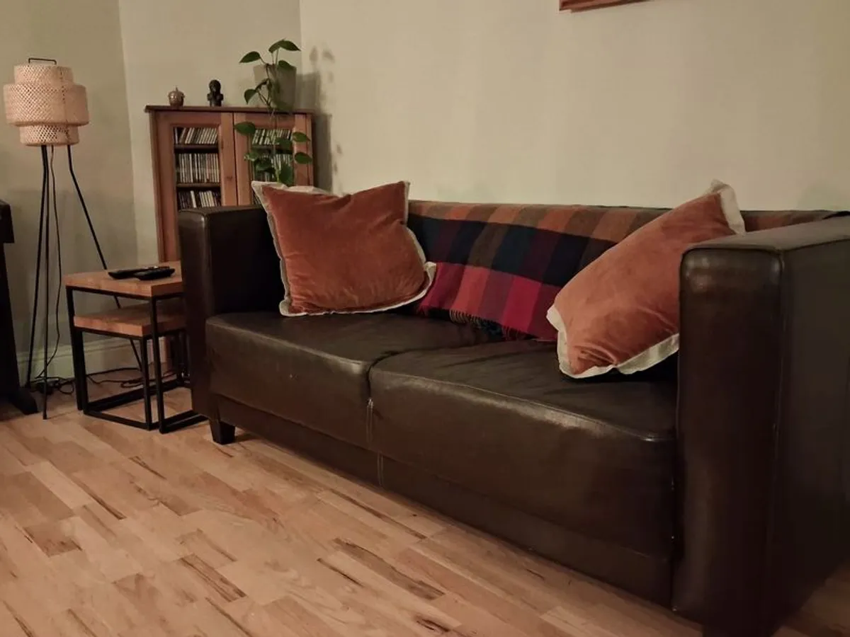 Sofa for sell, free delivery - Image 1