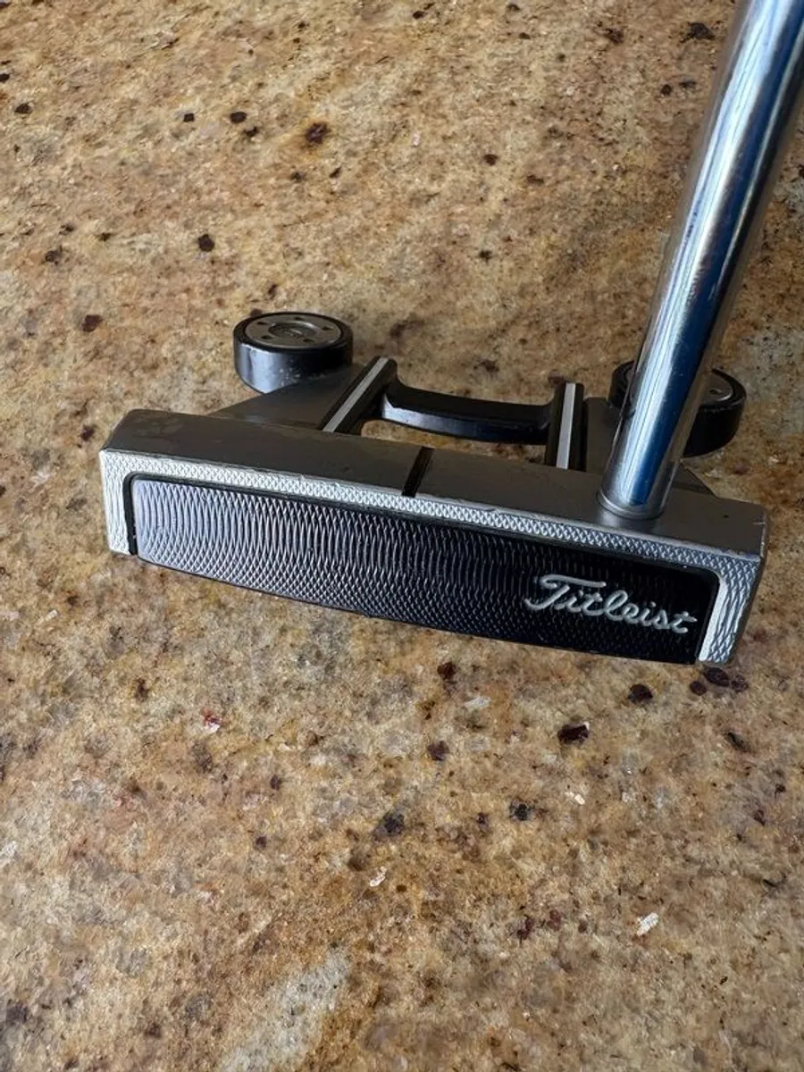 Scotty Cameron Putter Futura 6M with brand new grip - Image 3