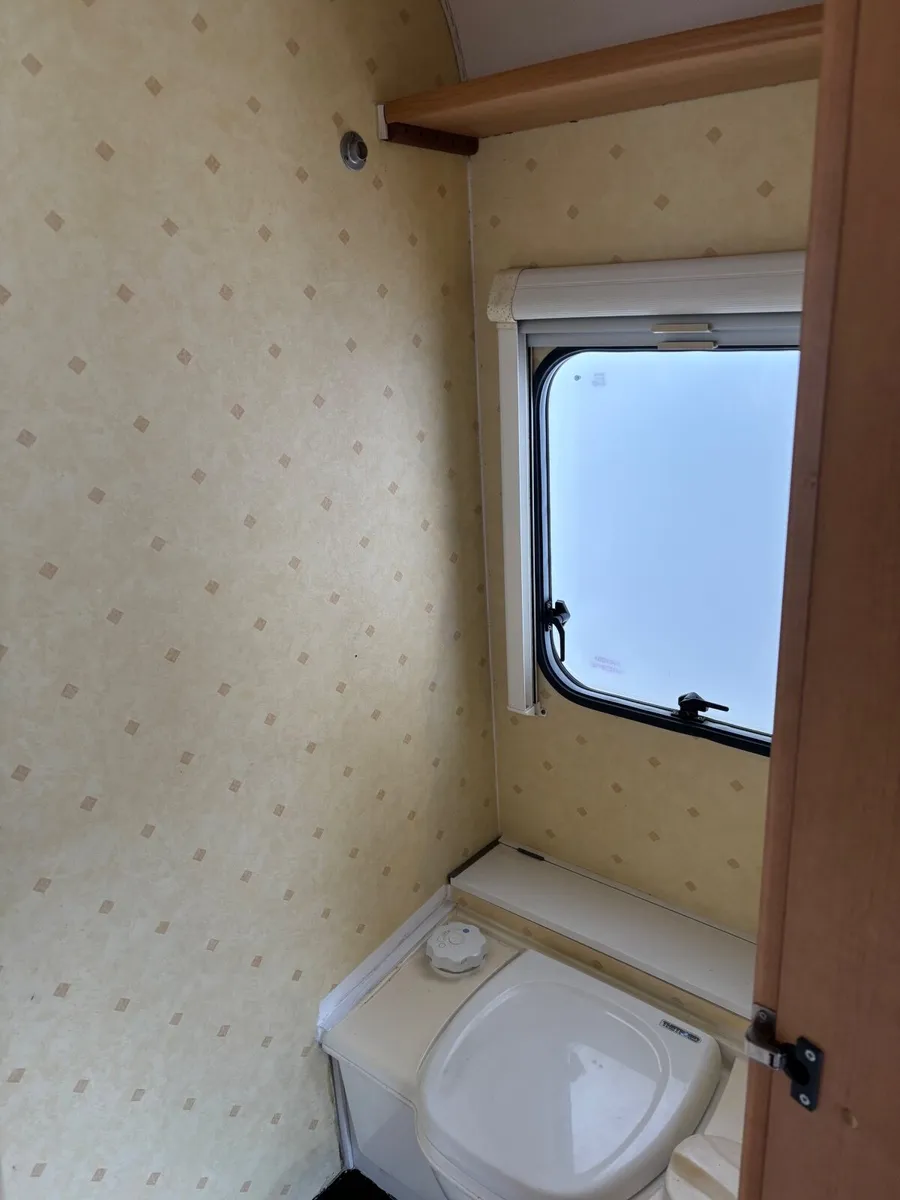 Caravan Aventura 312, 2 berth, 2003 - Image 3
