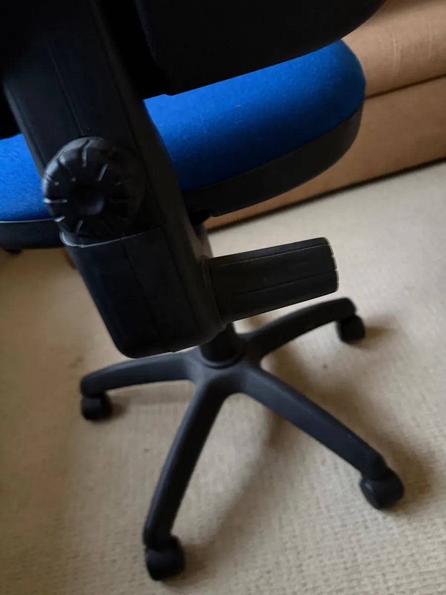 Office chair - Image 1