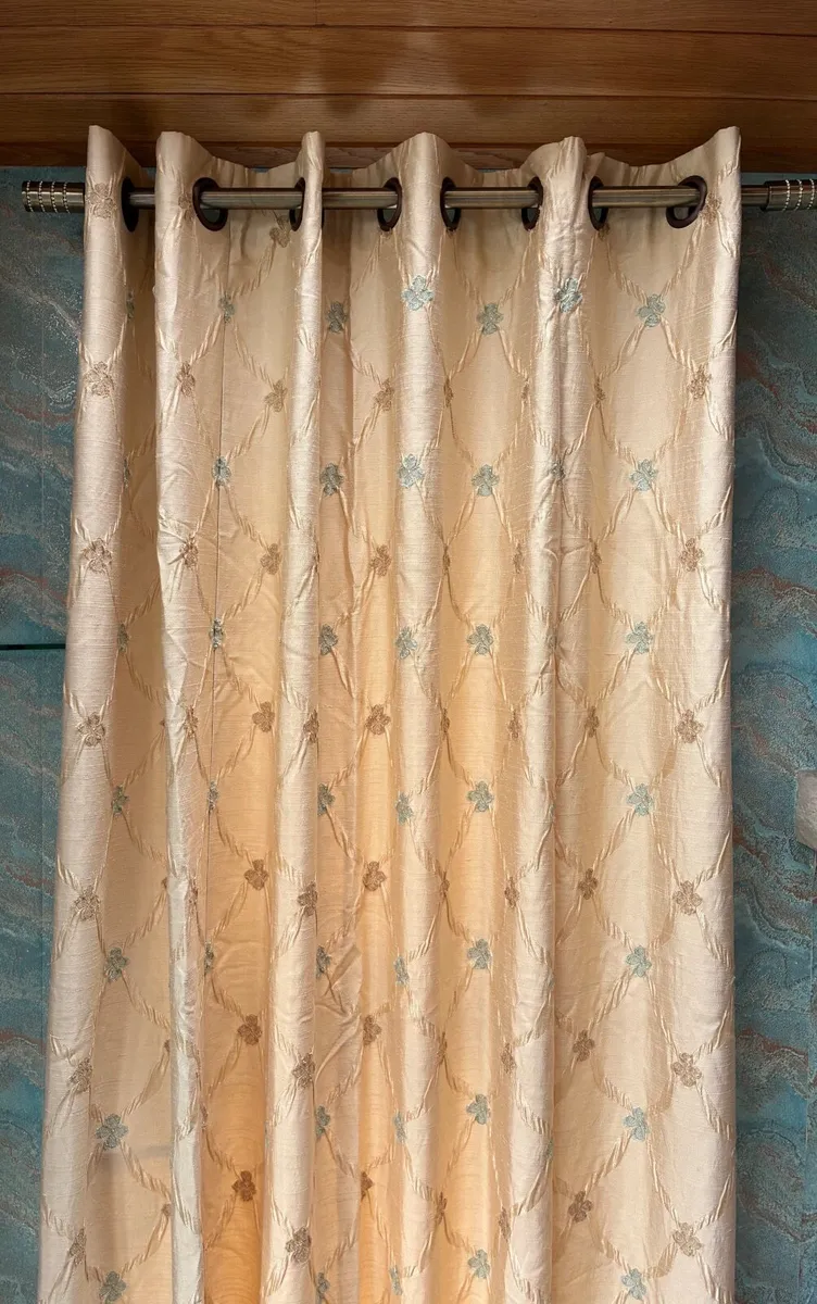 Curtains - Image 2