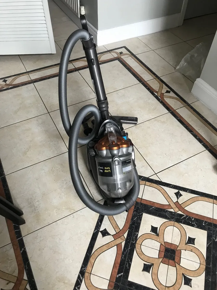Dyson vacuum cleaner - Image 2