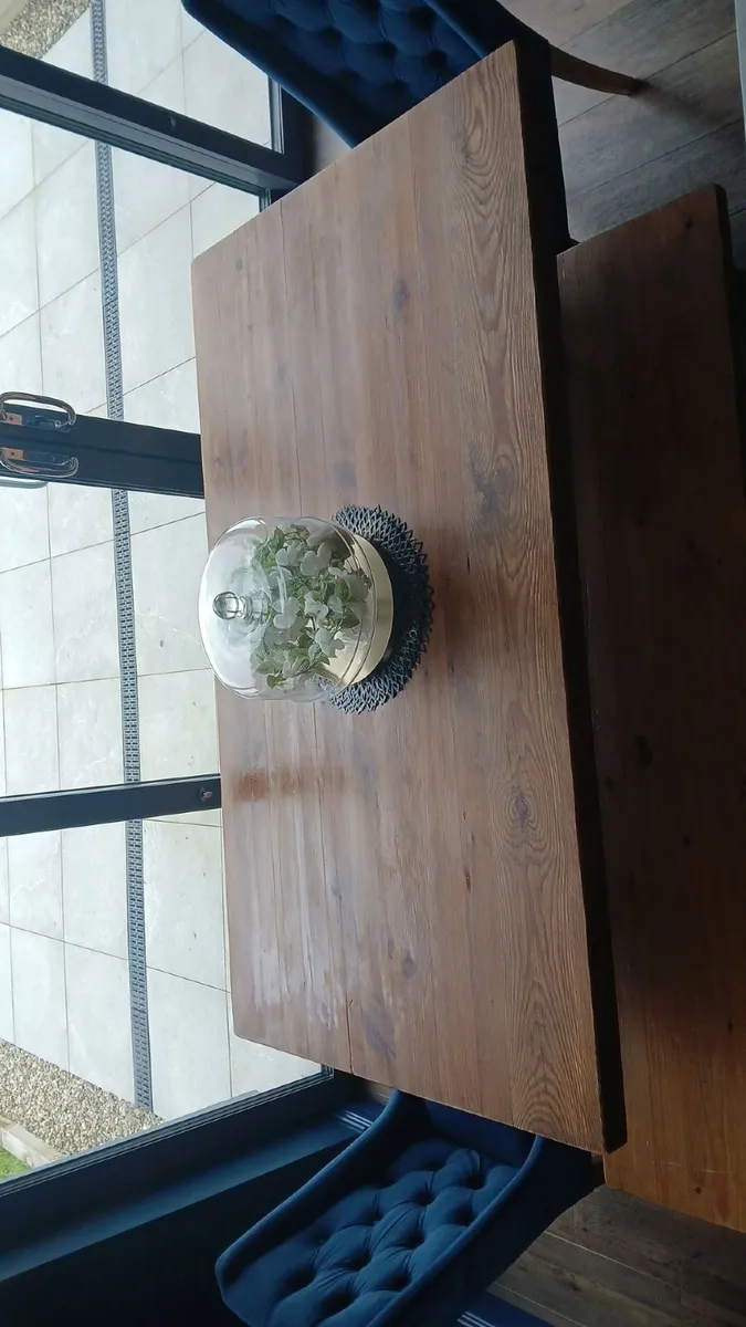 Table and chairs - Image 2