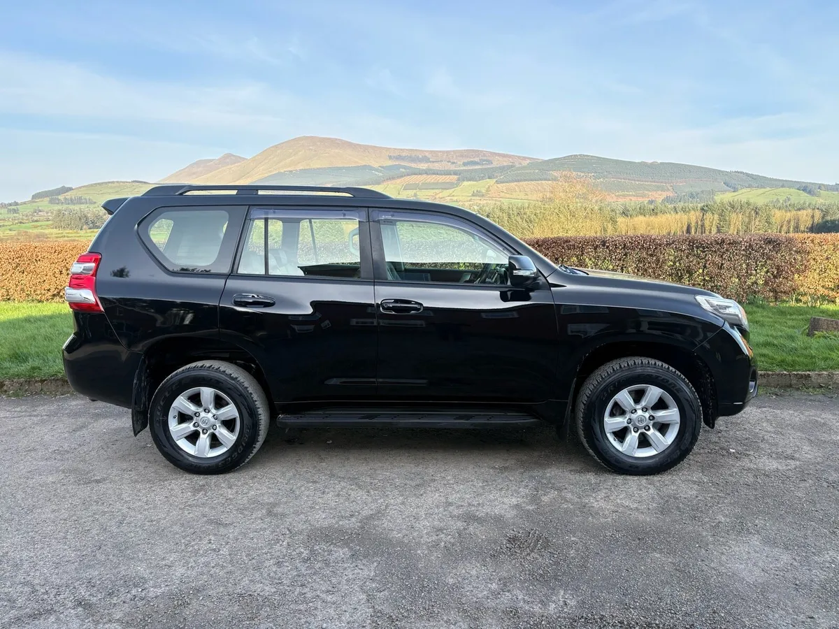 152 Landcruiser Business 5 Seater - Image 1