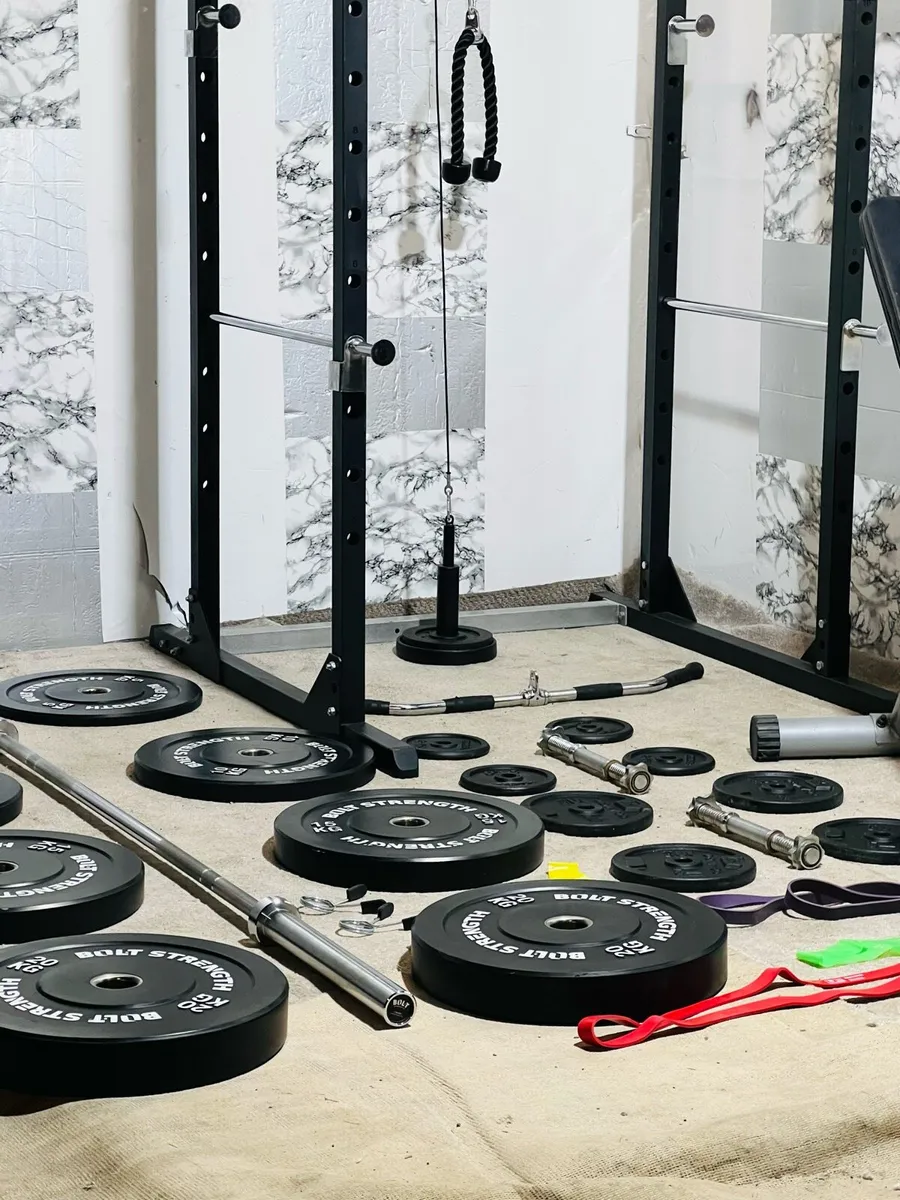 BRANDED WEIGHTS POWER RACK WOTH PULLY CABLE + MORE - Image 3