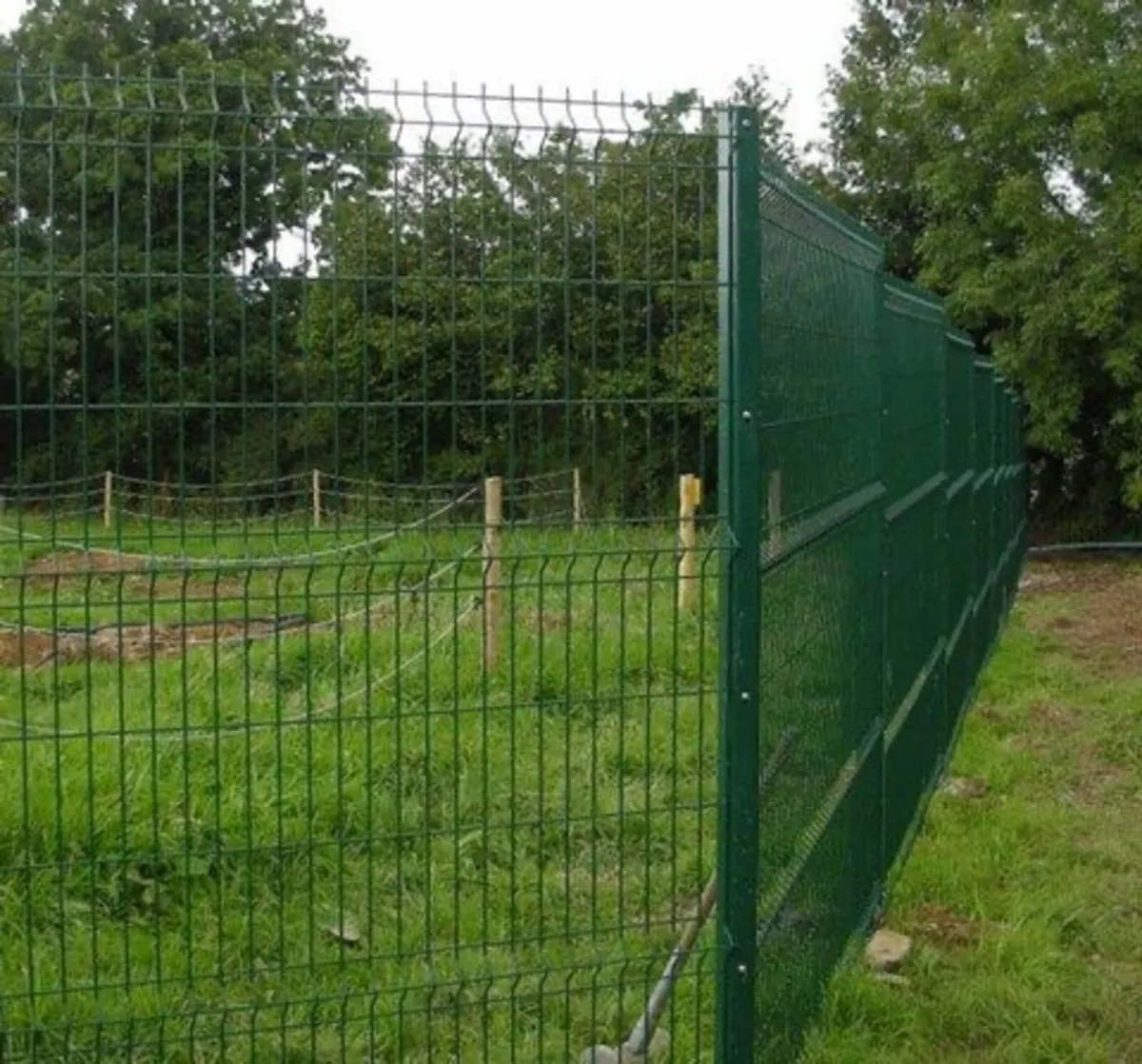 Industrial V Mesh Fencing / Twin Wire Fencing / Do - Image 2