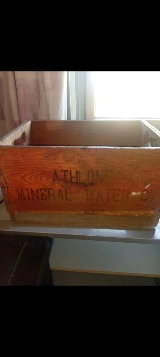 Old wooden Athlone Mineral Water crate - Image 2