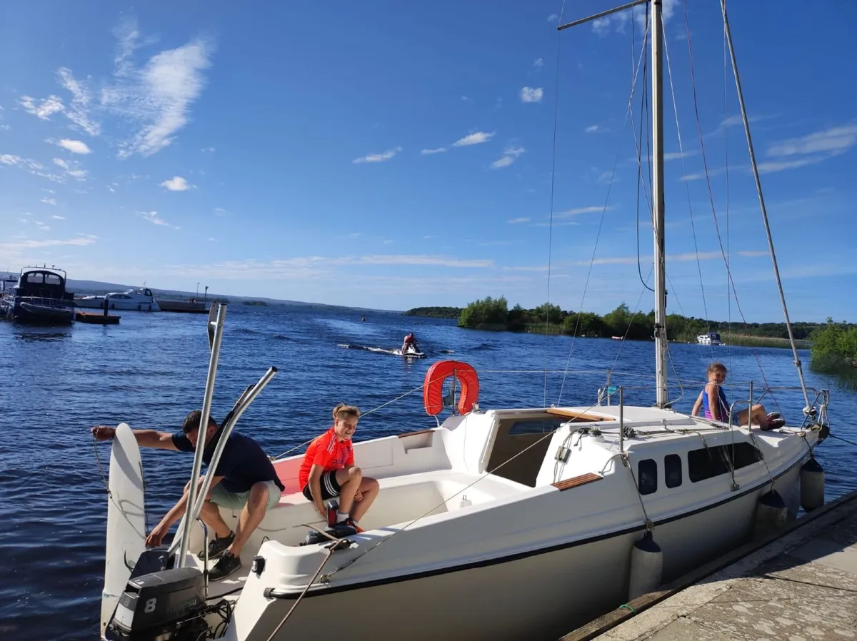 SAILBOAT  Hunter Legend 23.5  240 outboard trailer - Image 3