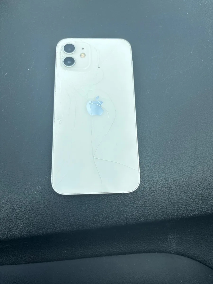 iPhone 12 - Image 2