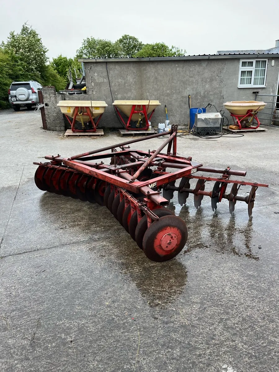 MF 28 Disc Harrow - Image 4