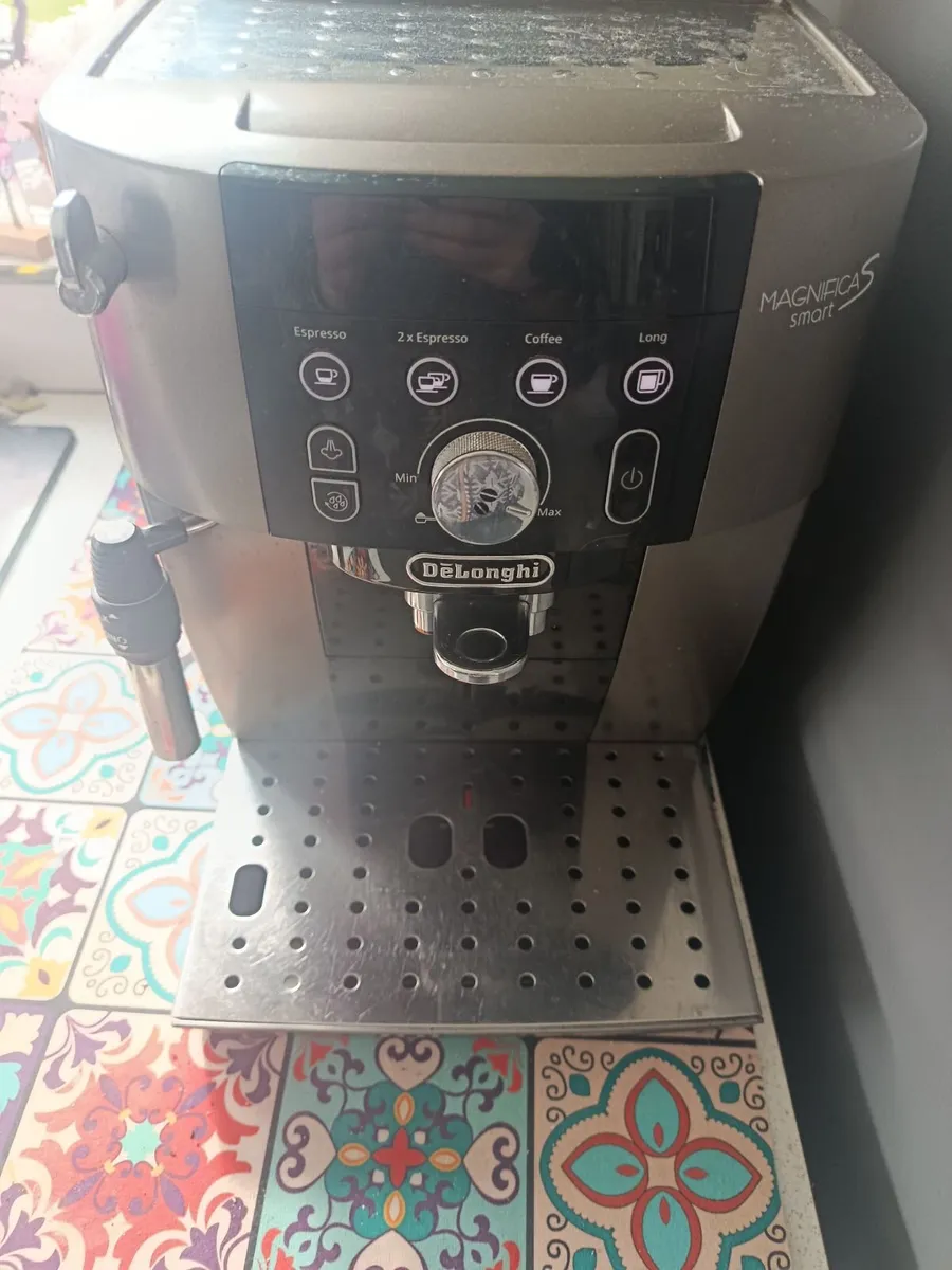 Delongi bean to cup coffee machine - Image 2