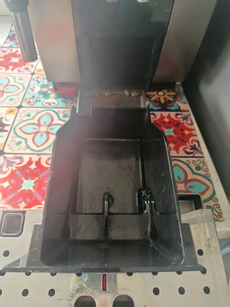 Delongi bean to cup coffee machine - Image 1