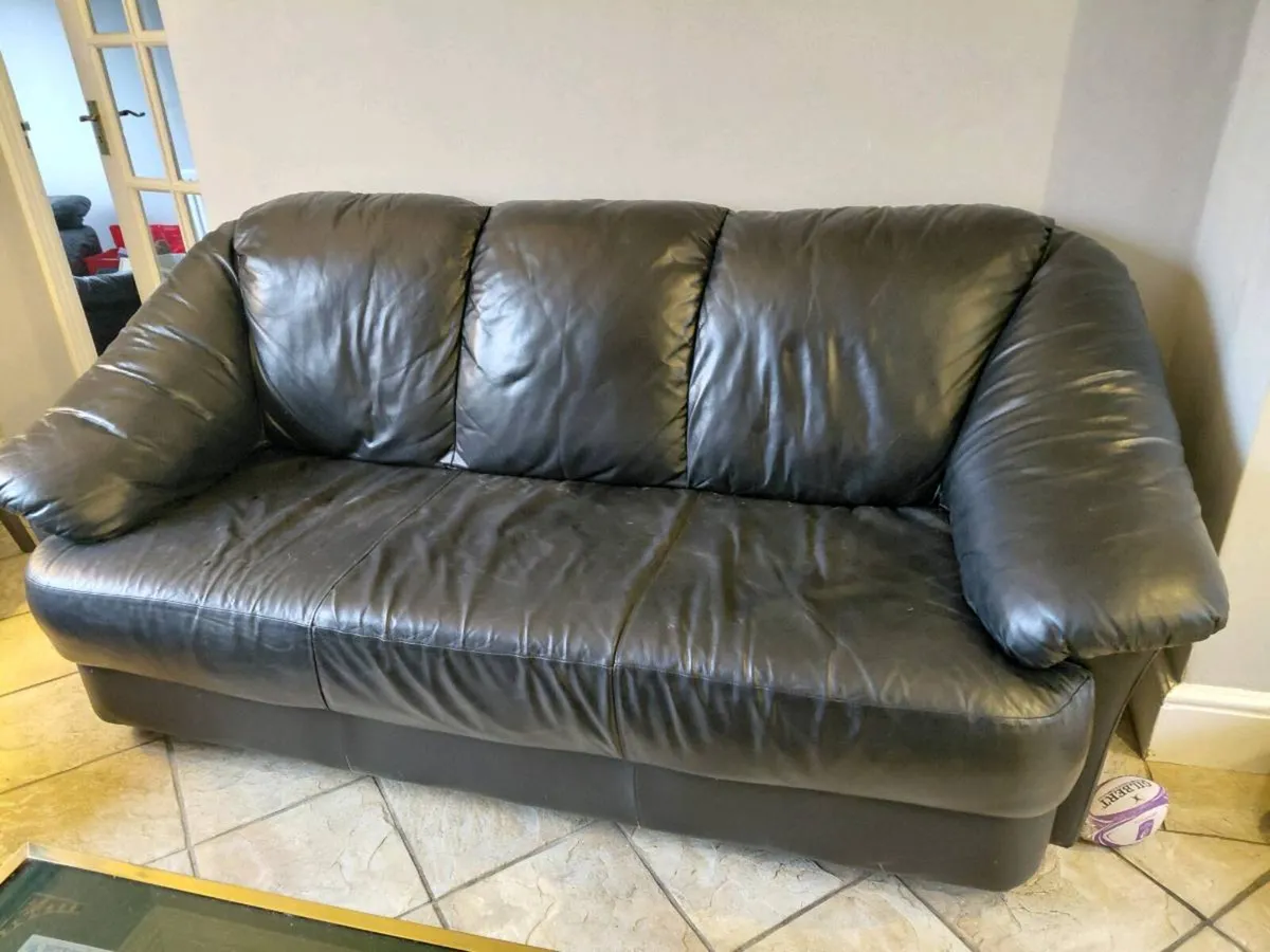Leather couches - Image 2