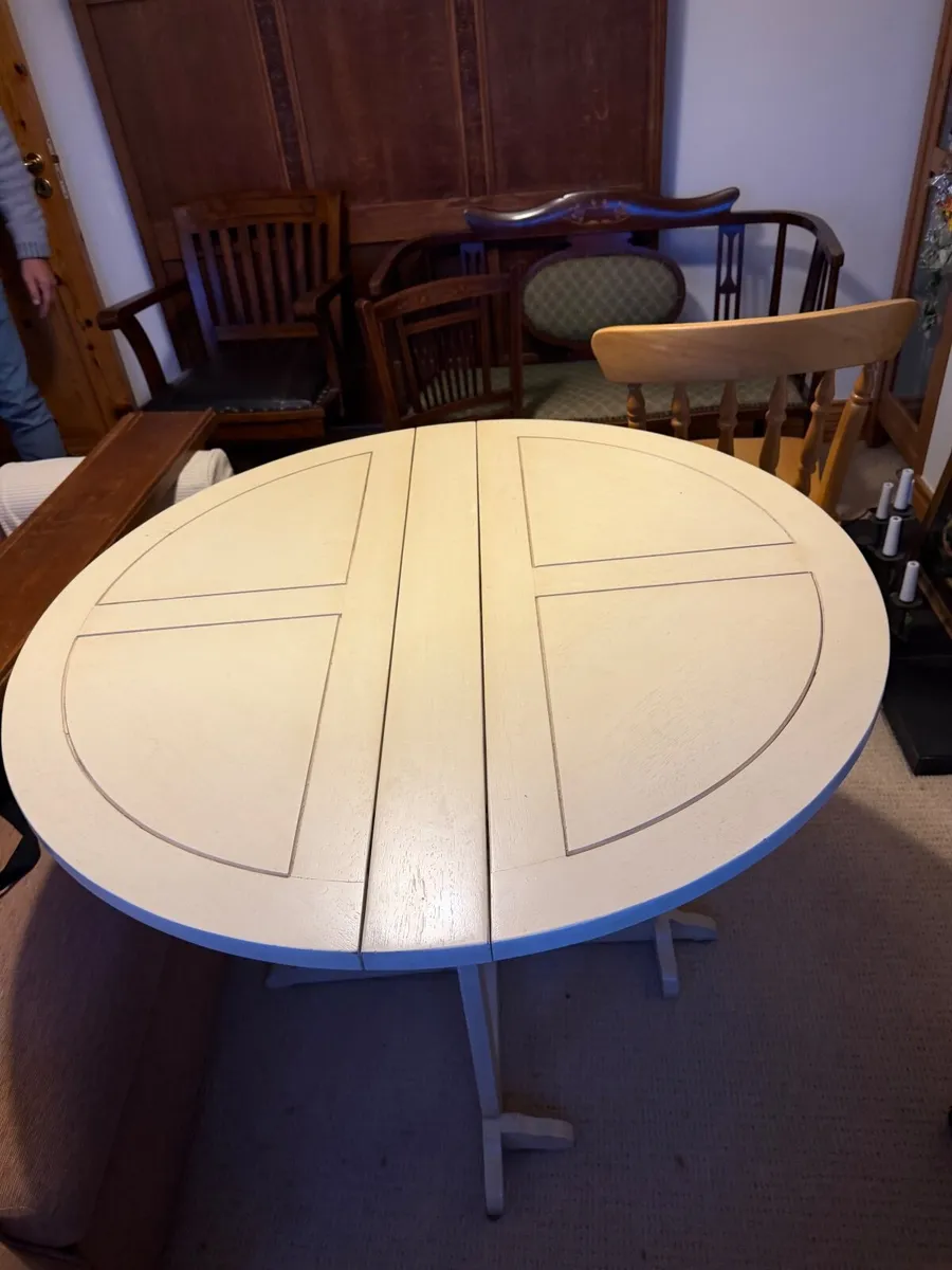 Dining table - Image 2