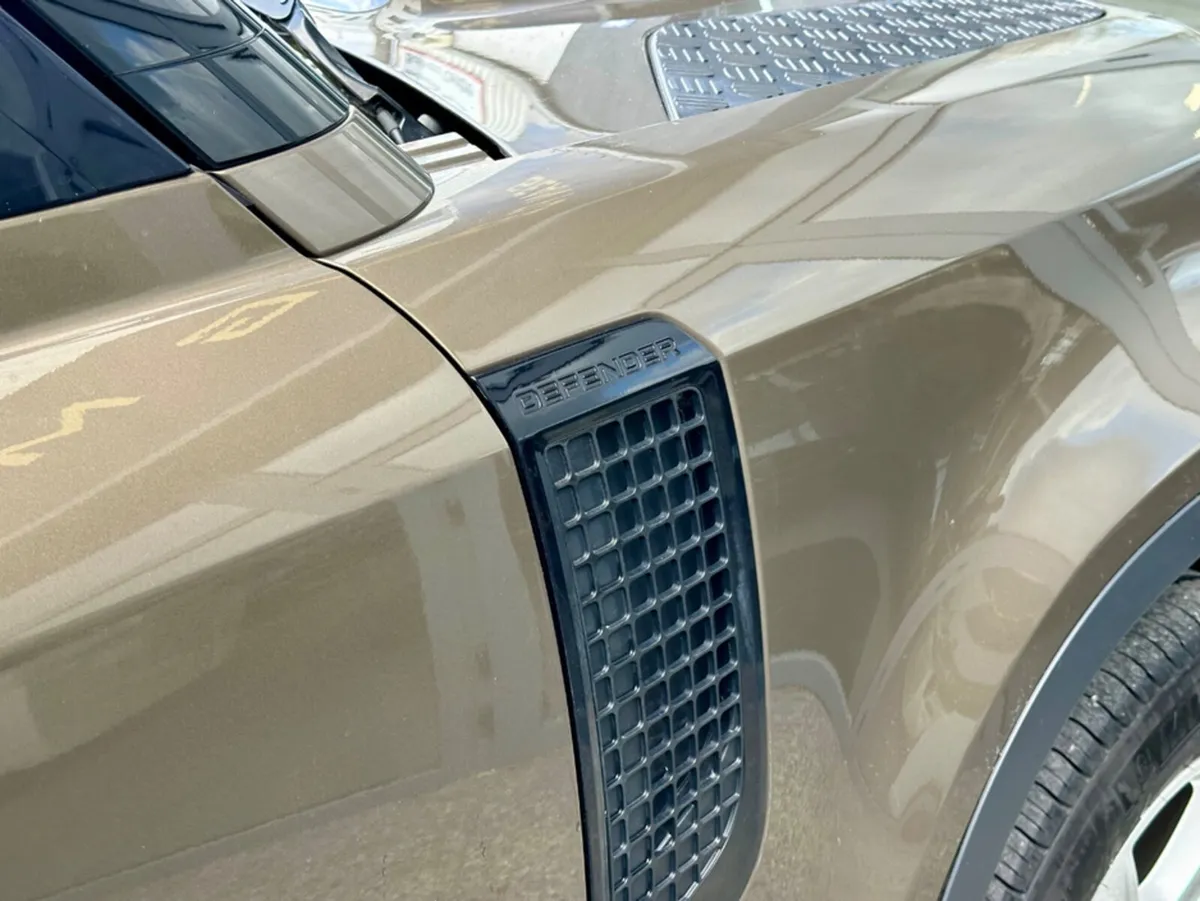 Land Rover Defender 90 3.0 D HARD TOP SE 2 - Image 3