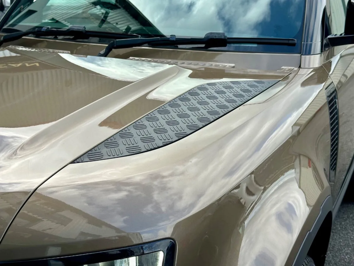 Land Rover Defender 90 3.0 D HARD TOP SE 2 - Image 4